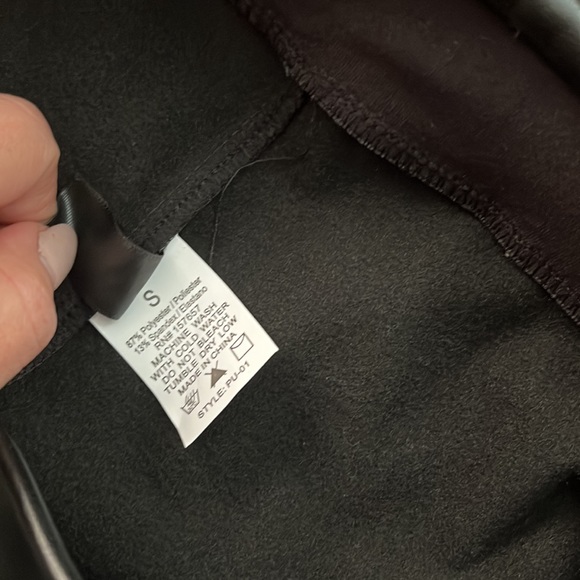 Faux leather leggings - Picture 2 of 3